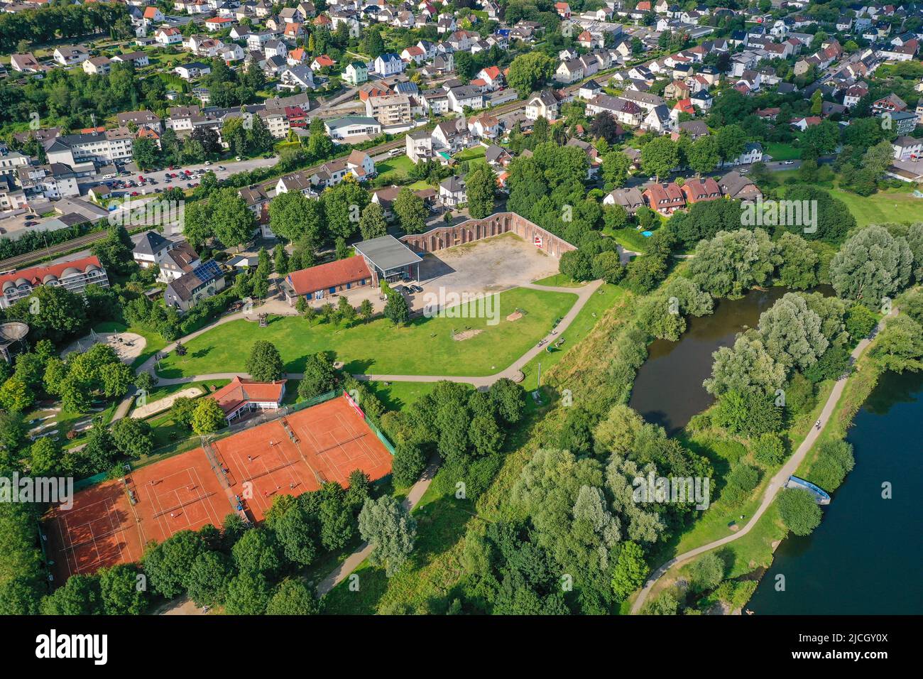 Froendenberg, Rhénanie-du-Nord-Westphalie, Allemagne - paysage de la Ruhr à Froendenberg. Himmelmannpark directement à la Ruhr. En plus du canal westphalien Banque D'Images