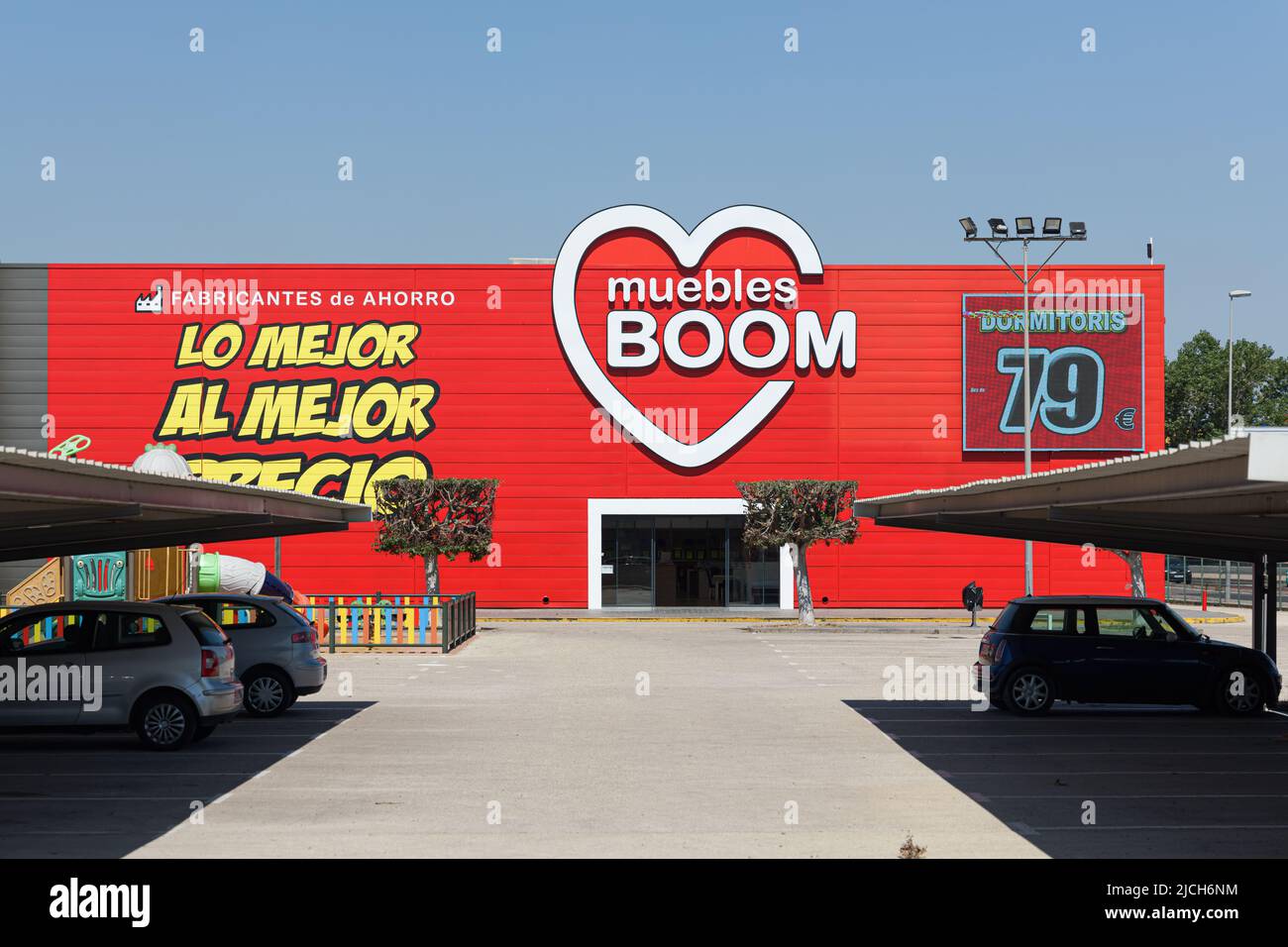 ALFAFAR, ESPAGNE - 06 JUIN 2022: Muebles Boom est une chaîne espagnole de meubles à bas prix Banque D'Images