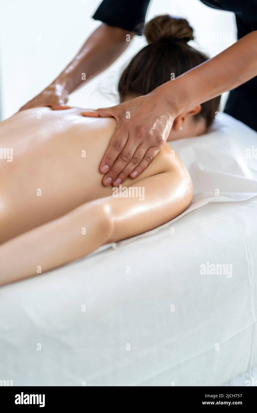 femme recevant un massage relaxant Banque D'Images