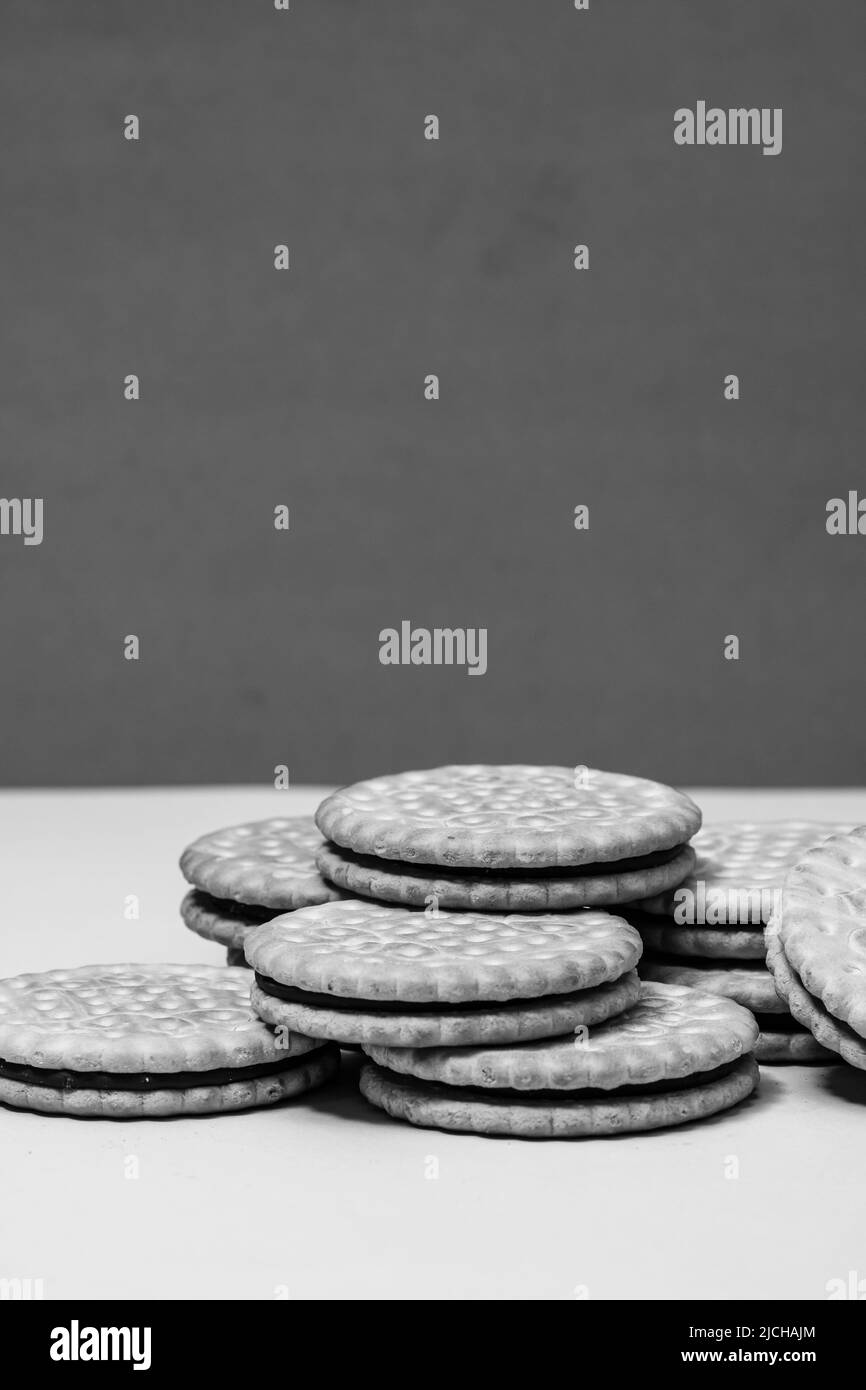 Biscuits ronds à la crème au chocolat, biscuits sandwich à la garniture au chocolat Banque D'Images