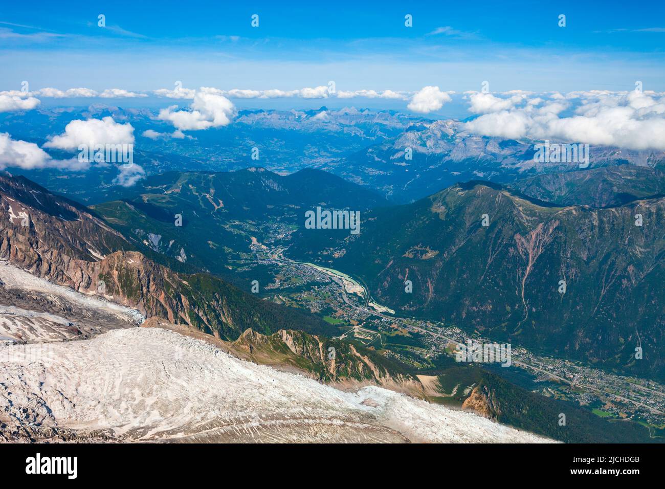 Antenne de Chamonix vue panoramique. Chamonix Mont Blanc est une commune française, située dans le sud-est de la France Banque D'Images