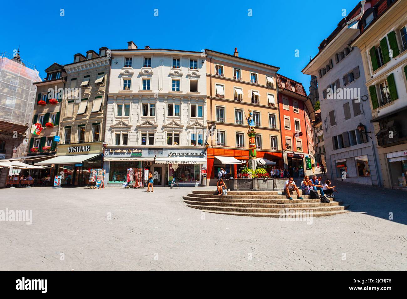 LAUSANNE, SUISSE - Le 19 juillet 2019 : la Place de la Palud place avec fontaine est la plus ancienne place de la ville de Lausanne, qui trouve sur le lac de Genève shor Banque D'Images
