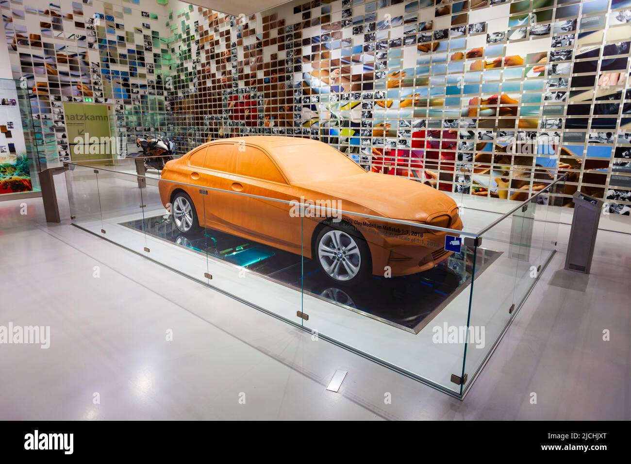 Munich, Allemagne - 08 juillet 2021: BMW série 3er G20 modèle en argile dans le musée BMW. C'est un musée de l'automobile de l'histoire de BMW situé près de l'Olympiapark i Banque D'Images