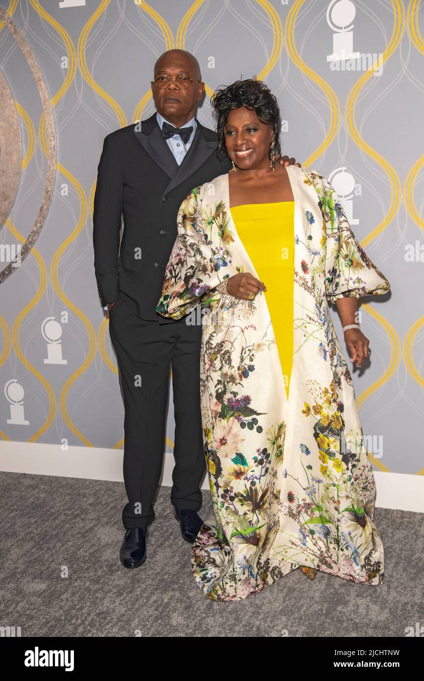 New York, États-Unis. 12th juin 2022. Samuel L. Jackson et Latanya Richardson Jackson assistent aux Tony Awards annuels 75th au radio City Music Hall de New York. Crédit : SOPA Images Limited/Alamy Live News Banque D'Images