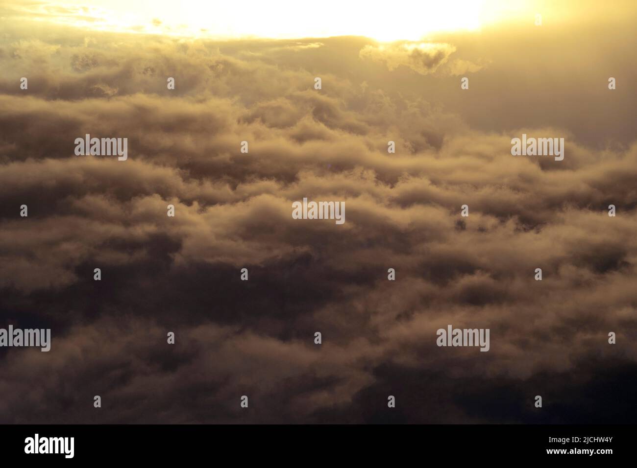 Ciel spectaculaire avec des nuages sombres lourds avant la tempête, ouragan Banque D'Images
