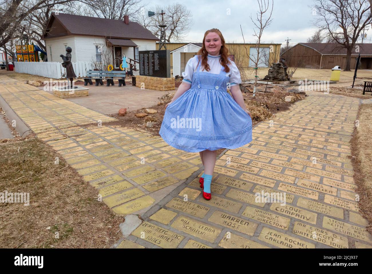 Libéral, Kansas - la maison de Dorothy et le pays d'Oz, une attraction touristique inspirée du film de 1939, le magicien d'Oz. Un guide dans son coût Dorothy Banque D'Images