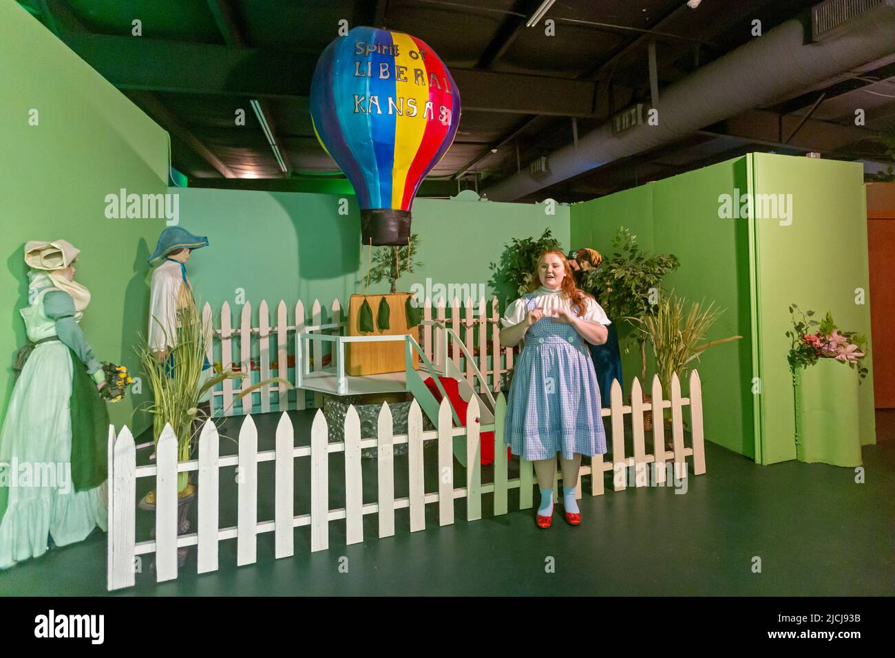 Libéral, Kansas - la maison de Dorothy et le pays d'Oz, une attraction touristique inspirée du film de 1939, le magicien d'Oz. Un guide dans son coût Dorothy Banque D'Images