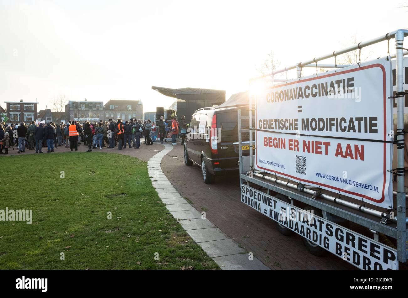 29-11-2020 Leiden, pays-Bas. Manifestation contre la vaccination. Une foule très mitigée a manifesté pacifiquement pendant les restrictions des coviles Banque D'Images