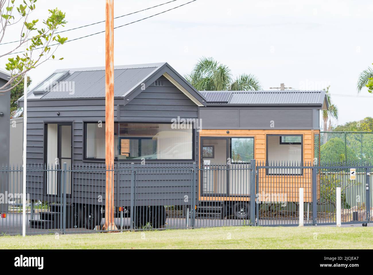 Petite maison mobile ou maison exposée à la vente à Ulladulla, sur la Nouvelle-Galles du Sud, sur la côte sud de l'Australie Banque D'Images