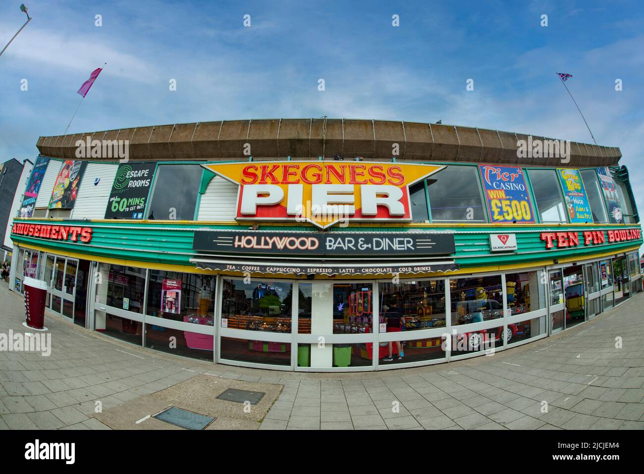 Skegness Pier - Hollywood Bar & Diner, Amusements, Ten PIN Bowling, Skegness, Lincolnshire, ROYAUME-UNI Banque D'Images