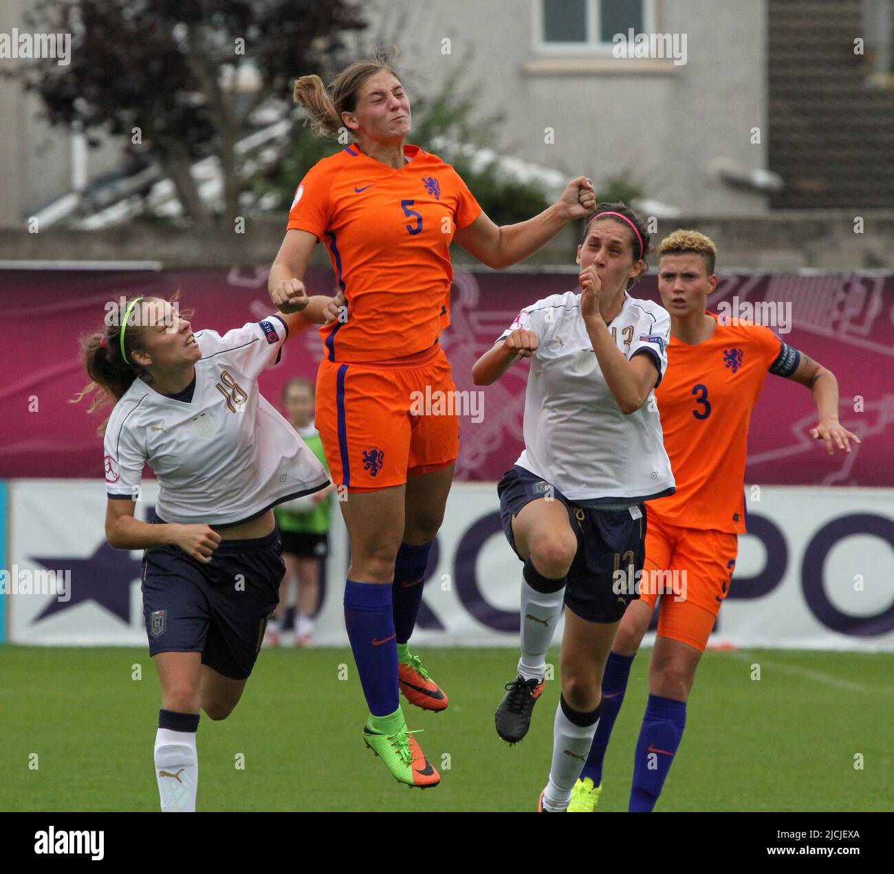 Tournoi final 2017 du Championnat européen des femmes de moins de 19 ans de l'UEFA. 14 août 2017 pays-Bas 3 Italie 3 à Shamrock Park, Portatown, Irlande du Nord. Pays-Bas Aniek Nouwen, joueur international de football féminin, pays-Bas (5). Banque D'Images