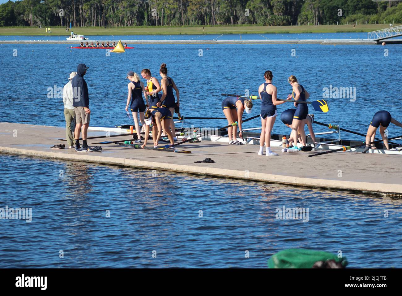 2022 équipe féminine de l'Université du Michigan à la grande compétition de régates sur invitation Sarasota Florida nathan benderson Park Crew 4 8 personnes bateaux rapide Banque D'Images