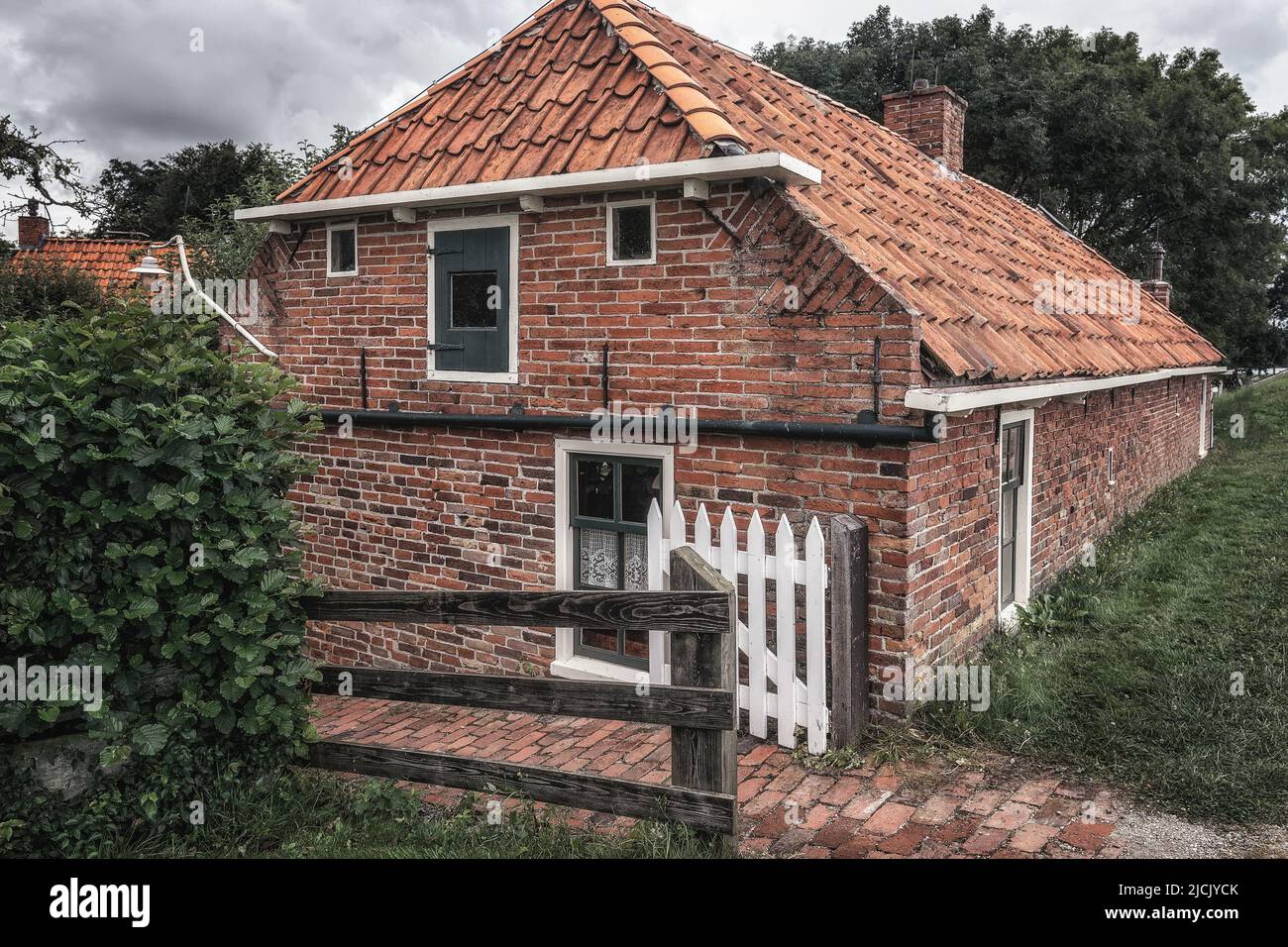 Enkhuizen, pays-Bas - 18 août,2021: Un petit chalet de pêcheurs dans le musée Zuiderzee d'Enkhuizen. Banque D'Images