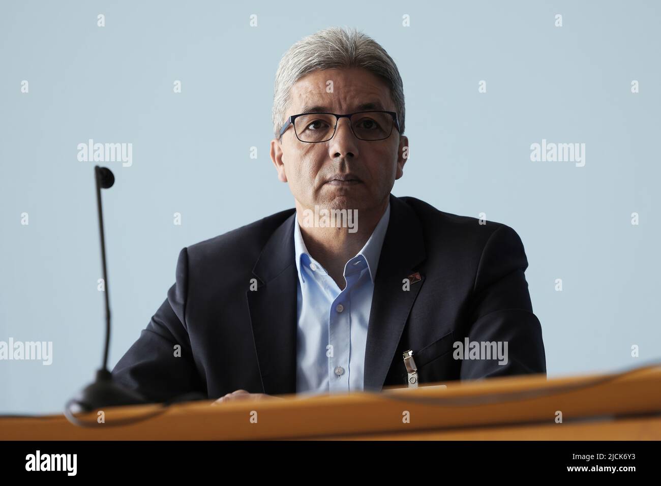 Düsseldorf, Allemagne. 14th juin 2022. Mohamed Boudih, Président de l'Union alimentaire et de restauration de la Rhénanie-du-Nord-Westphalie, s'exprime lors d'une conférence de presse de la Fédération allemande des syndicats (DGB) sur l'étude du DGB: «Les conventions collectives et l'évasion salariale en Rhénanie-du-Nord-Westphalie». Crédit : David Young/dpa/Alay Live News Banque D'Images