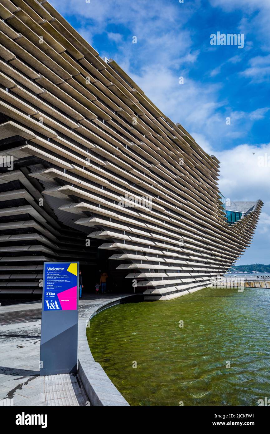 V&A Dundee. V&A Museum Dundee - le Victoria & Albert Design Museum sur le front de mer de Dundee, ouvert en 2018, architecte Kengo Kuma. Banque D'Images