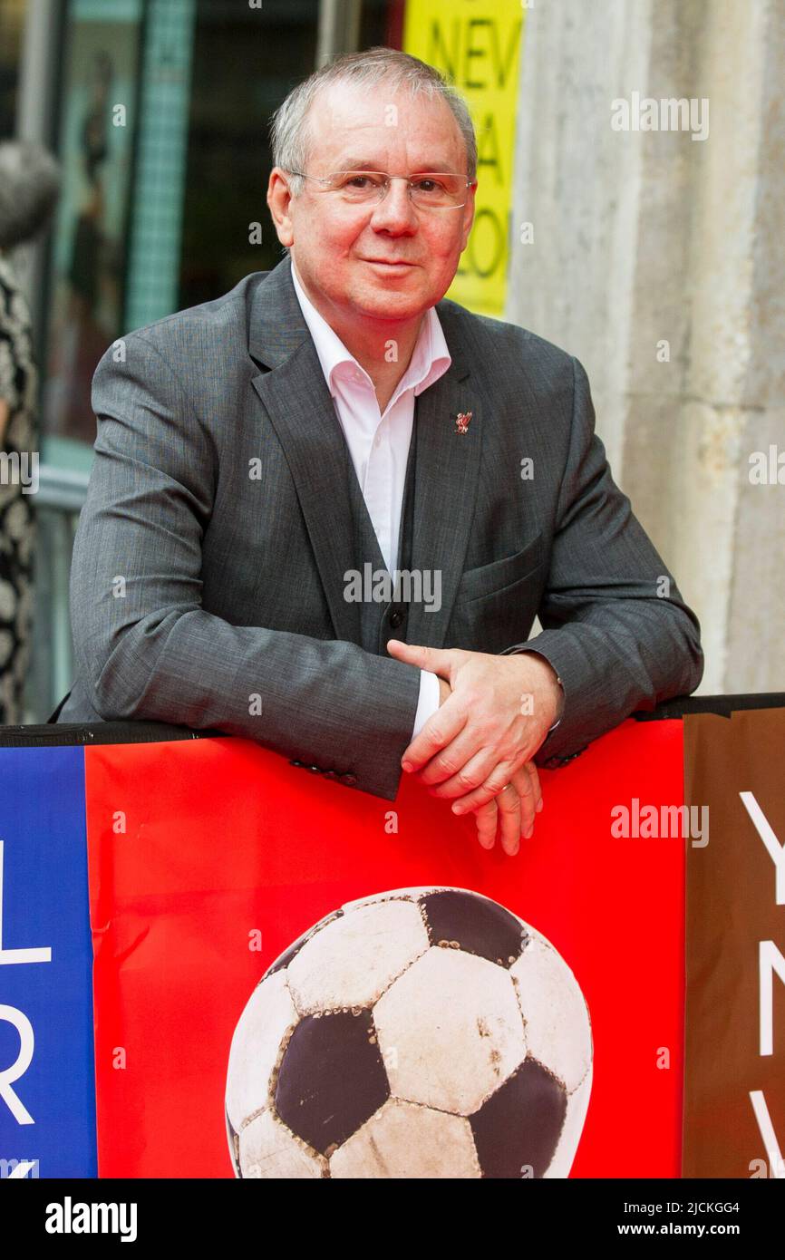 PHOTO D'ARCHIVE: Joachim KROL aura 65 ans sur 17 juin 2022, Joachim KROL (KRvÉ-ìl, acteur) présente le film, première de film 'YouvÇ€¥ll Never Walk Alone', 16 mai 2017, dans le Lichtburg à Essen, Vé Çvým Banque D'Images