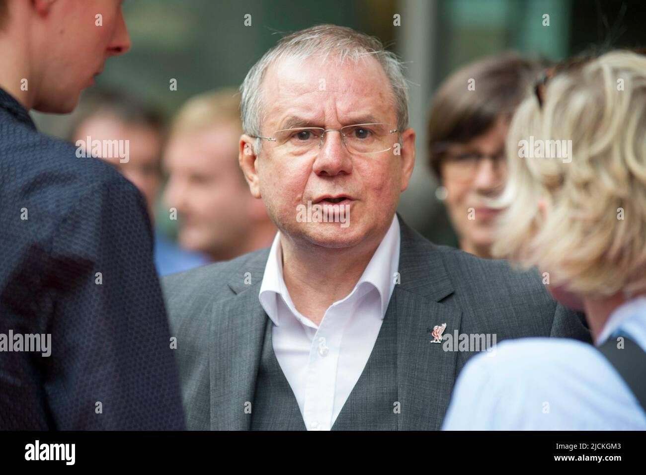 PHOTO D'ARCHIVE: Joachim KROL aura 65 ans sur 17 juin 2022, Joachim KROL (KRvÉ-ìl, acteur) présente le film, première de film 'YouvÇ€¥ll Never Walk Alone', 16 mai 2017, dans le Lichtburg à Essen, Vé Çvým Banque D'Images