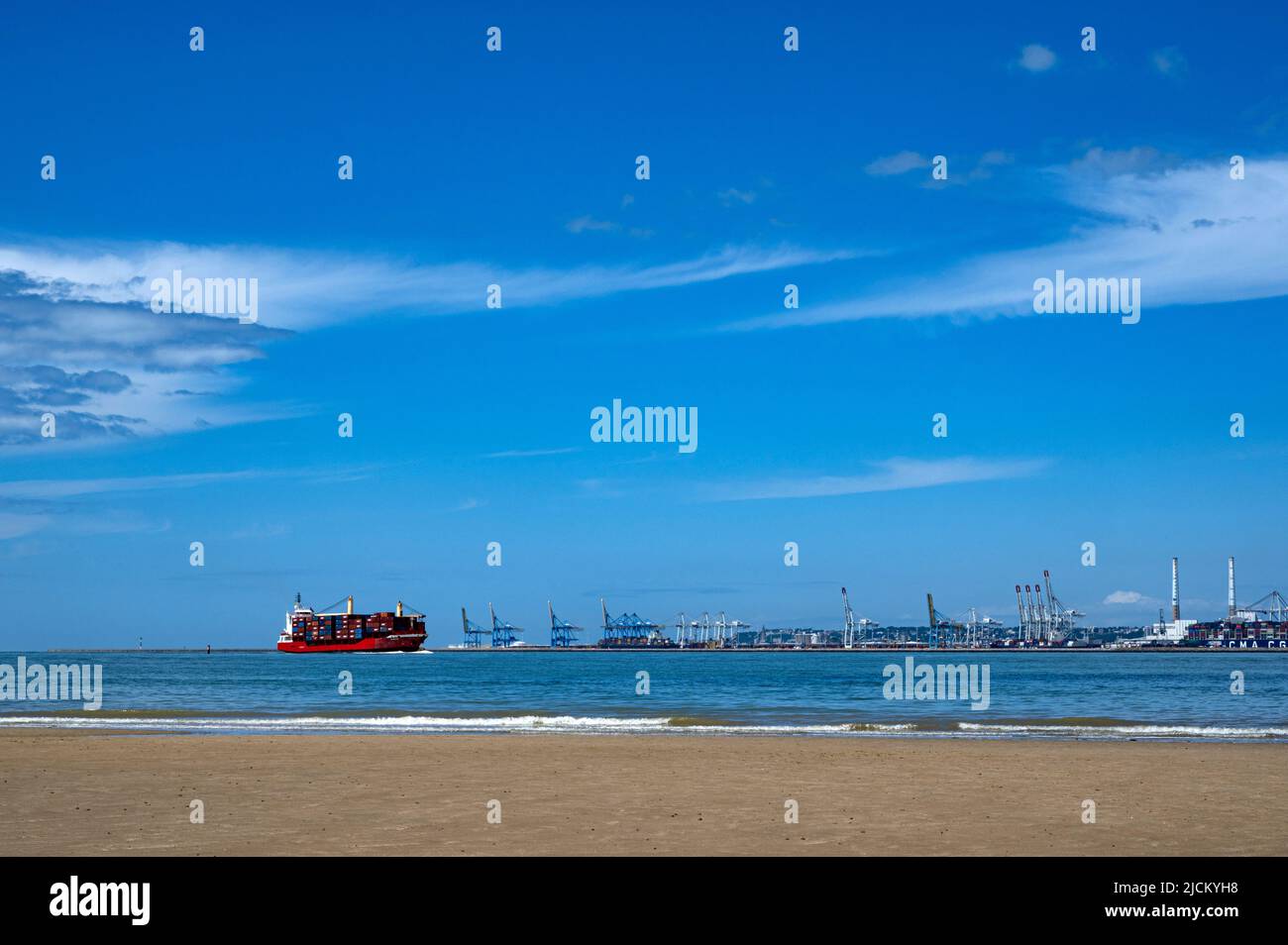 La plage Plage du Butin à l'estuaire de la Seine de Honfleur sur la rive gauche de la Seine face au Havre, Normandie, France Banque D'Images