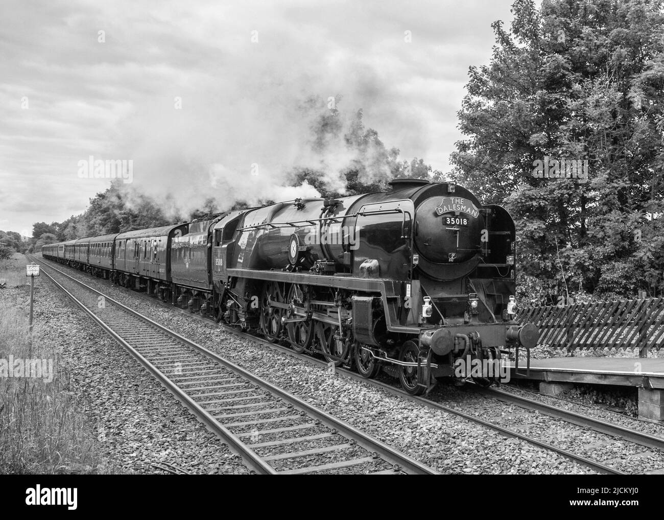 Train à vapeur Pendle Dalesman British India Line en direction de Carlisle depuis Lancaster et en passant par Settle dans le North Yorkshire. Banque D'Images