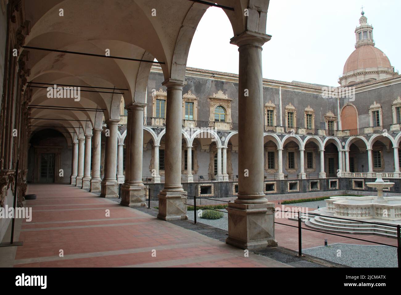monastère bénédictin de catane en sicile (italie) Banque D'Images monastère bénédictin de catane en sicile (italie) Banque D'Images