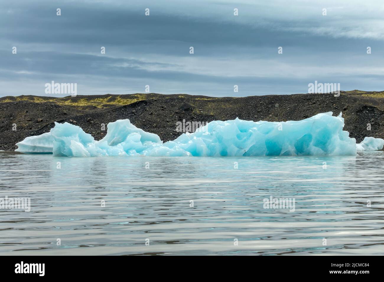 Icebergs dans le lagon du glacier de Fjallsarlon, paysage arctique, Islande Banque D'Images