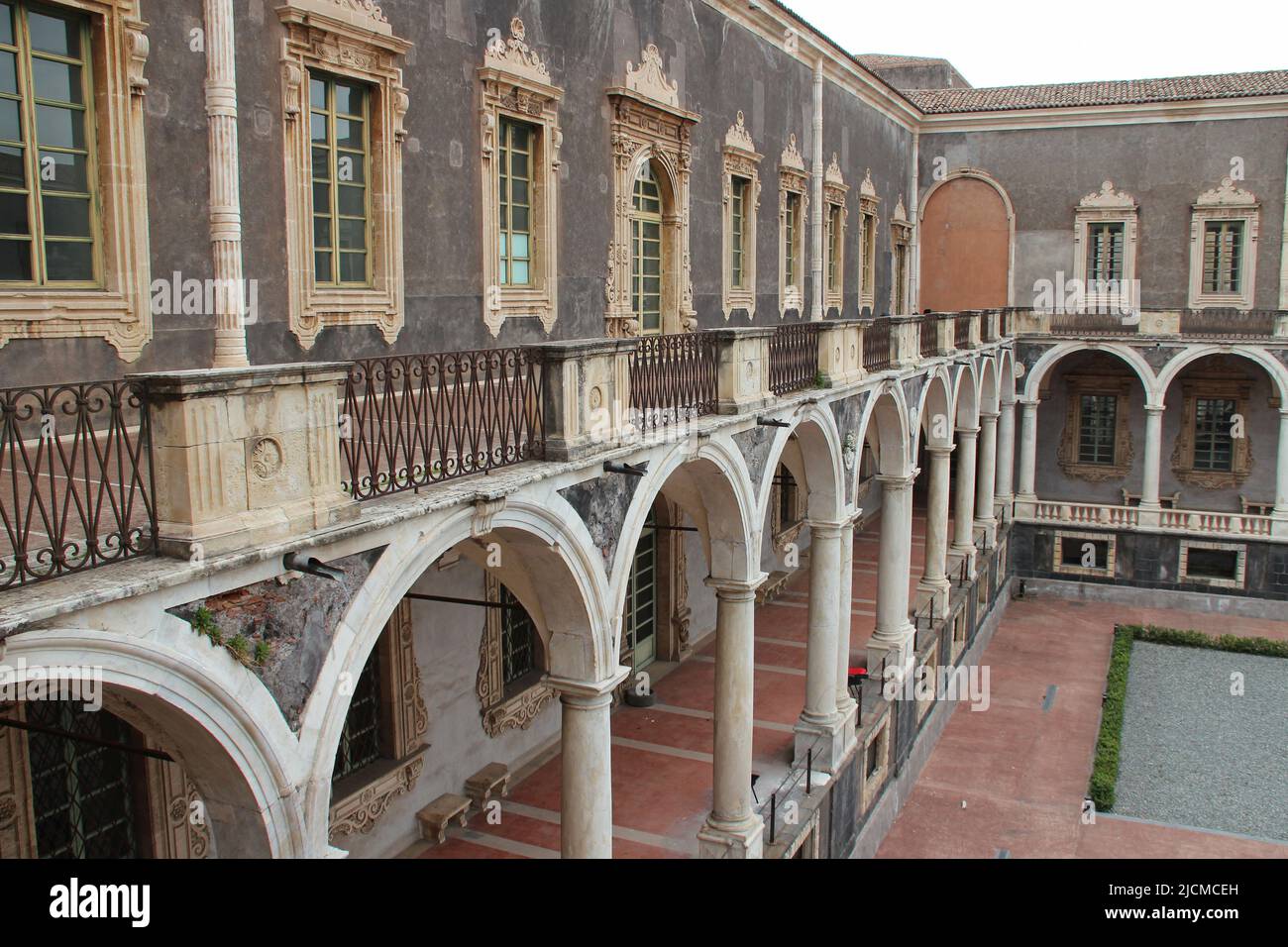 monastère bénédictin de catane en sicile (italie) Banque D'Images monastère bénédictin de catane en sicile (italie) Banque D'Images