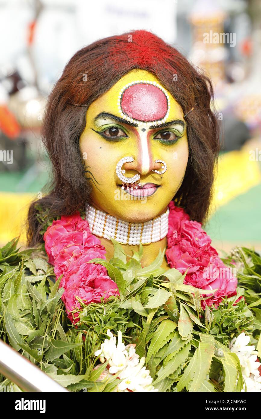 Femme indienne dévot au temple Banque D'Images