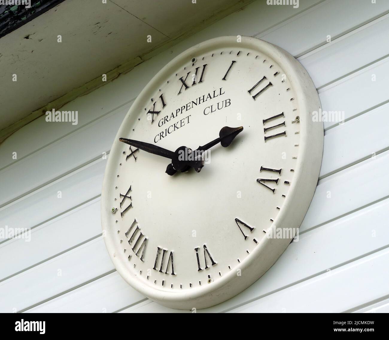 GCC Clock, Grappenhall Cricket Club, Grappenhall, Warrington, Cheshire, Angleterre, ROYAUME-UNI, WA4 3EH Banque D'Images
