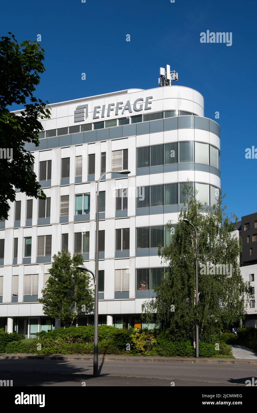 Vue extérieure du siège d'Eiffage, un groupe international français spécialisé dans la construction et les travaux publics Banque D'Images
