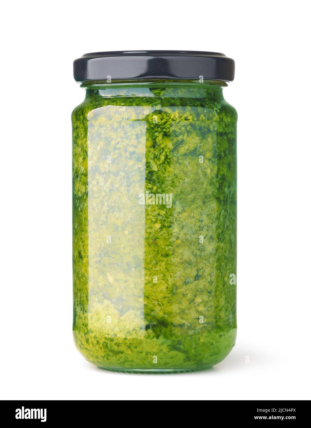 Pot en verre non étiqueté de sauce au pesto vert isolé sur blanc Banque D'Images