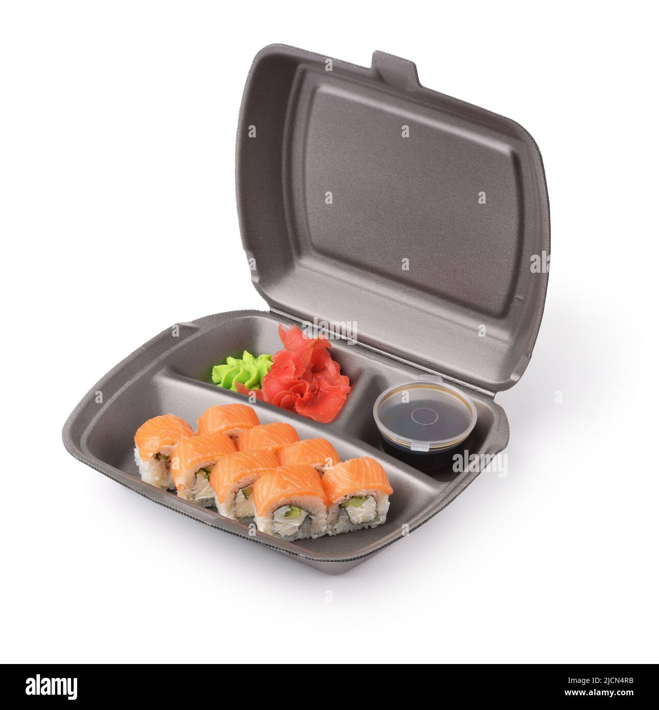 Les petits pains à sushi sont mis dans un contenant en mousse à emporter isolé sur du blanc Banque D'Images