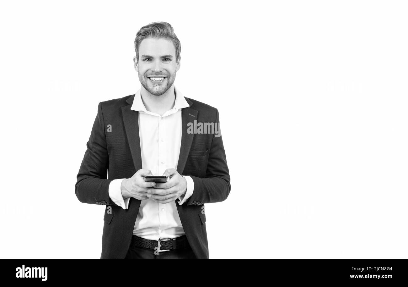 Homme d'affaires professionnel heureux utiliser le téléphone portable isolé sur l'espace de copie blanc, les affaires mobiles Banque D'Images