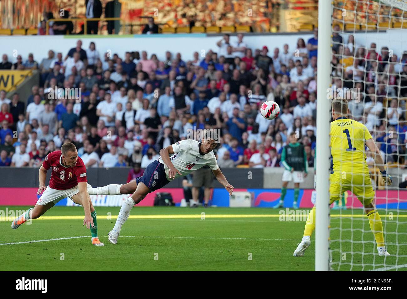 Wolverhampton, Royaume-Uni. 14th juin 2022. Jude Bellingham d'Angleterre (M) se dirige à la ligue des nations de l'UEFA, groupe c match, Angleterre contre Hongrie au stade Molineux de Wolverhampton, Angleterre, le mardi 14th juin 2022. Usage éditorial seulement. photo par Steffan BowenAndrew Orchard sports Photography/Alay Live News crédit: Andrew Orchard sports Photography/Alay Live News Banque D'Images