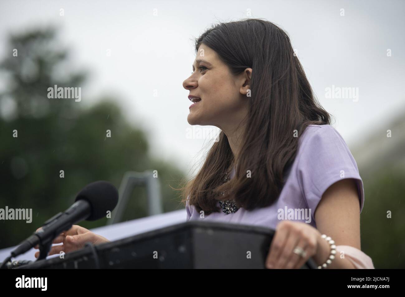 Washington, États-Unis. 14th juin 2022. Le député Haley Stevens, D-MI, s'exprime lors d'une conférence de presse à l'extérieur du Capitole des États-Unis sur la façon d'aider à atténuer la crise alimentaire mondiale et nationale à Washington, DC, mardi, 14 juin 2022. Photo de Bonnie Cash/UPI Credit: UPI/Alay Live News Banque D'Images Washington, États-Unis. 14th juin 2022. Le député Haley Stevens, D-MI, s'exprime lors d'une conférence de presse à l'extérieur du Capitole des États-Unis sur la façon d'aider à atténuer la crise alimentaire mondiale et nationale à Washington, DC, mardi, 14 juin 2022. Photo de Bonnie Cash/UPI Credit: UPI/Alay Live News Banque D'Images
