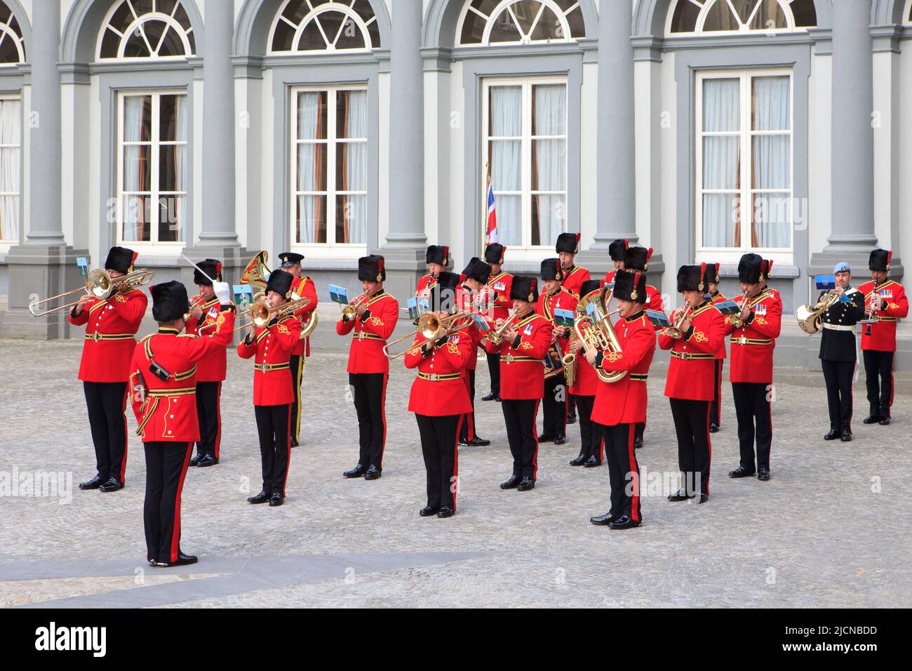Le groupe militaire du corps royal des transmissions à la Duchesse du bal de Richmond au Palais Egmont à Bruxelles, Belgique Banque D'Images