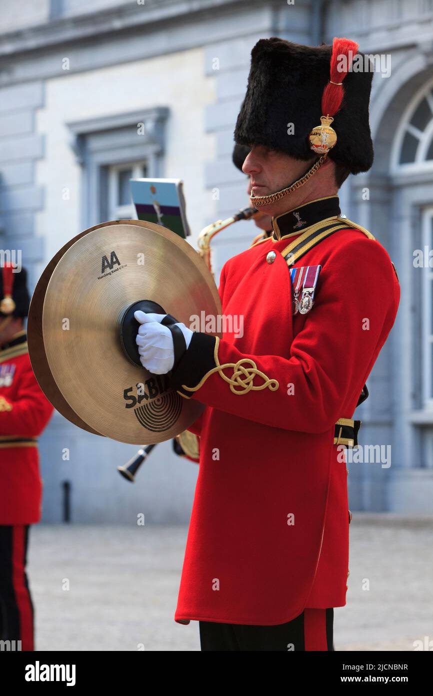 Le groupe militaire du corps royal des transmissions à la Duchesse du bal de Richmond au Palais Egmont à Bruxelles, Belgique Banque D'Images