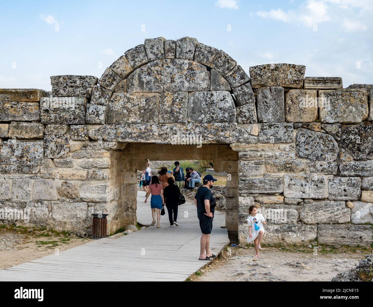 Murs en pierre aux ruines de l'ancienne Hiérapolis. Pamukkale, Türkiye. Banque D'Images