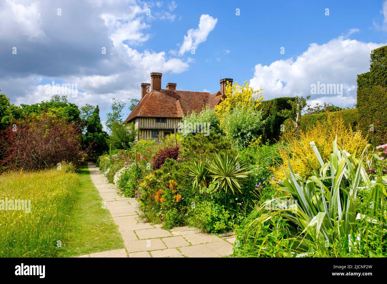 Maison et jardins de Great Dixter, la longue frontière, East Sussex, Royaume-Uni Banque D'Images