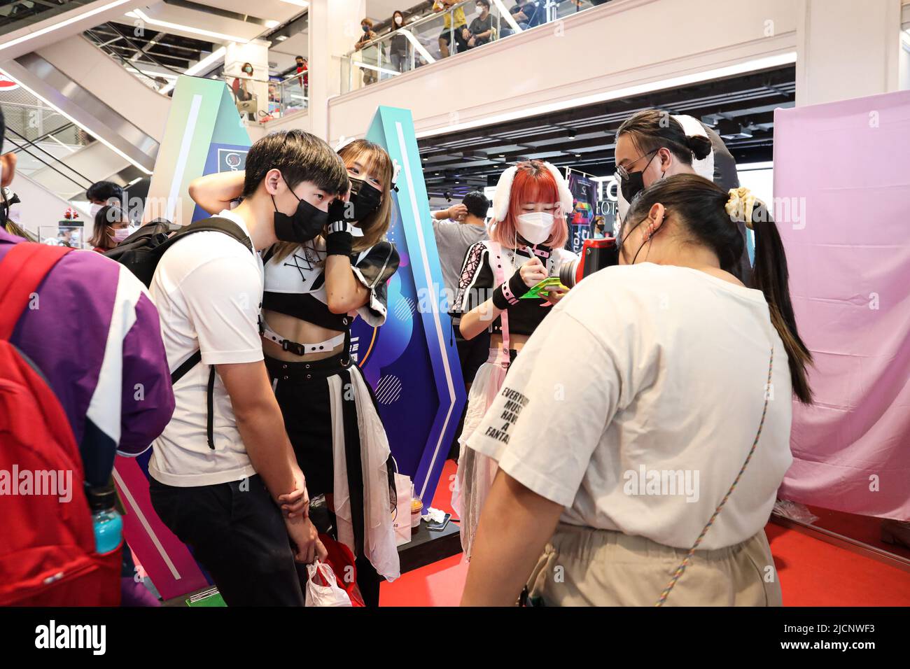 12 juin 2022, Bangkok, Thaïlande: Activités pour rencontrer des fans de célèbres groupes d'idoles en Thaïlande à DIGITAL YOUR LIFE 2022 présenté par Siam Paragon. (Credit image: © Edirach Toumlamoon/Pacific Press via ZUMA Press Wire) Banque D'Images