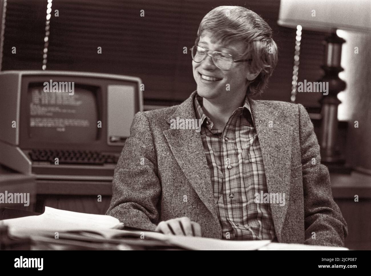Young Bill Gates, développeur de logiciels, président et chef de la direction de Microsoft, vers mars 1985. (ÉTATS-UNIS) Banque D'Images