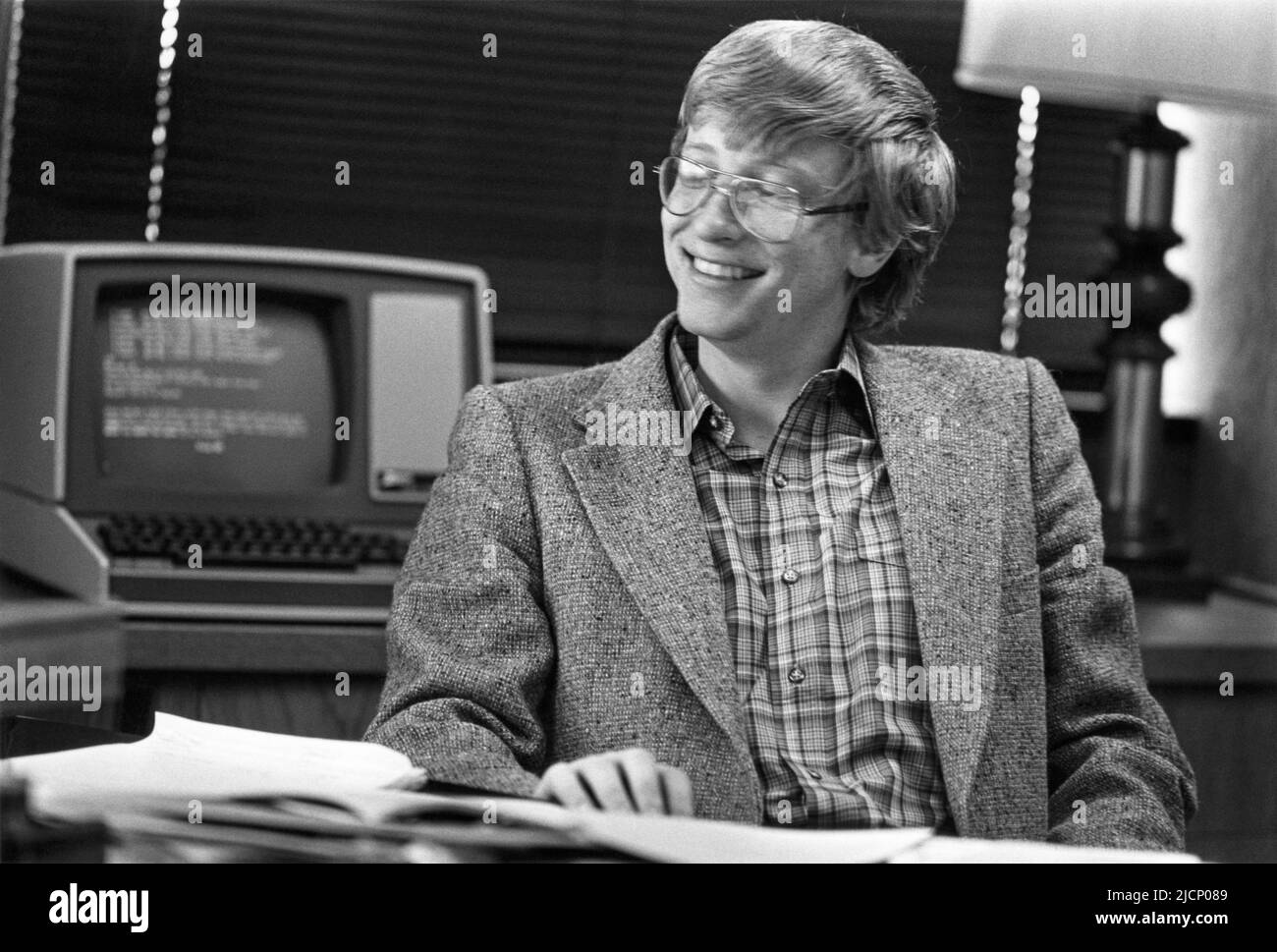 Young Bill Gates, développeur de logiciels, président et chef de la direction de Microsoft, vers mars 1985. (ÉTATS-UNIS) Banque D'Images