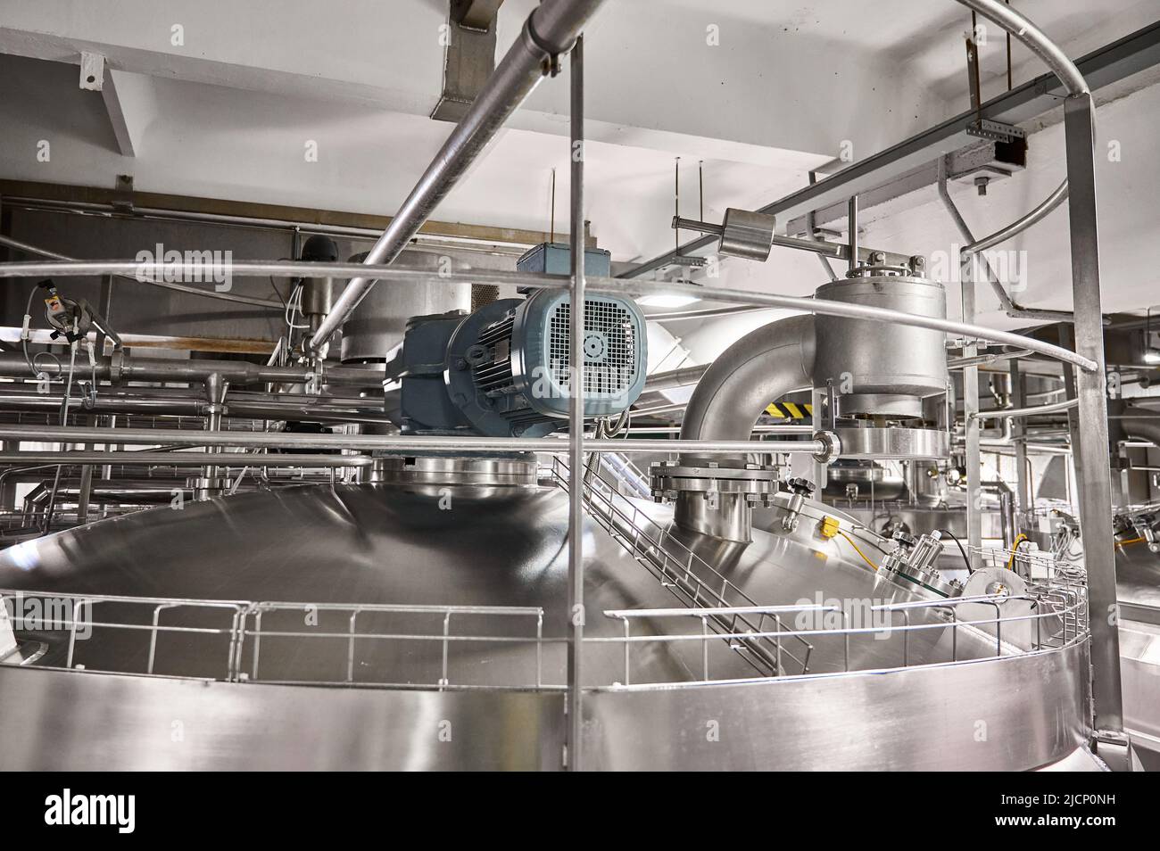 Réservoir en acier inoxydable pour produits laitiers fermentés Banque D'Images