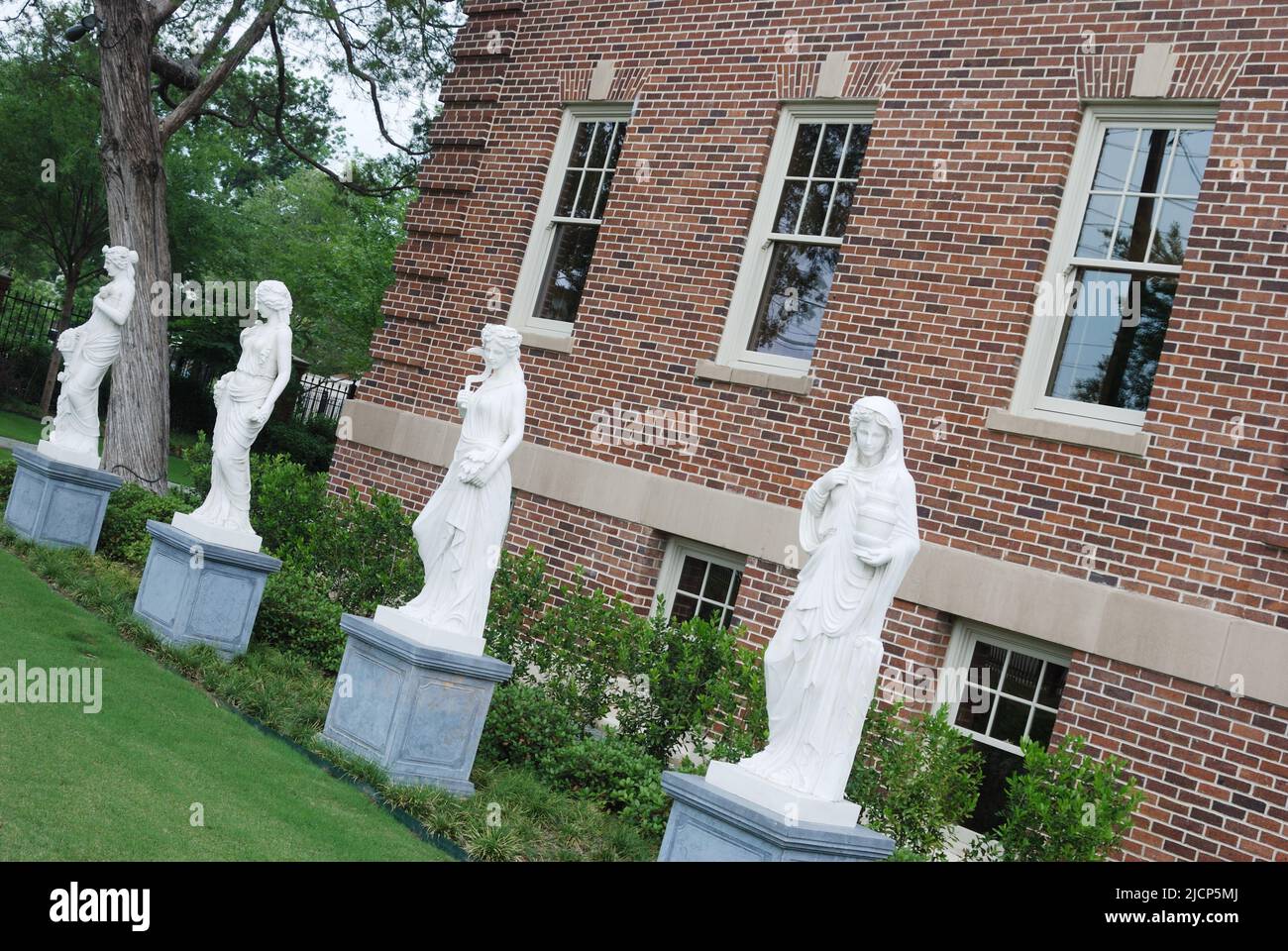 Statues à l'extérieur de l'ancien hôpital Parkland à Dallas, Texas Banque D'Images