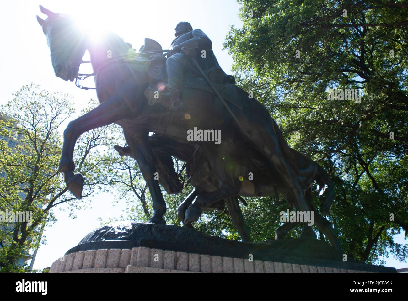 Robert E. Lee et la statue du voyageur à Lee Park à Dallas, Texas ca. 2013 Banque D'Images