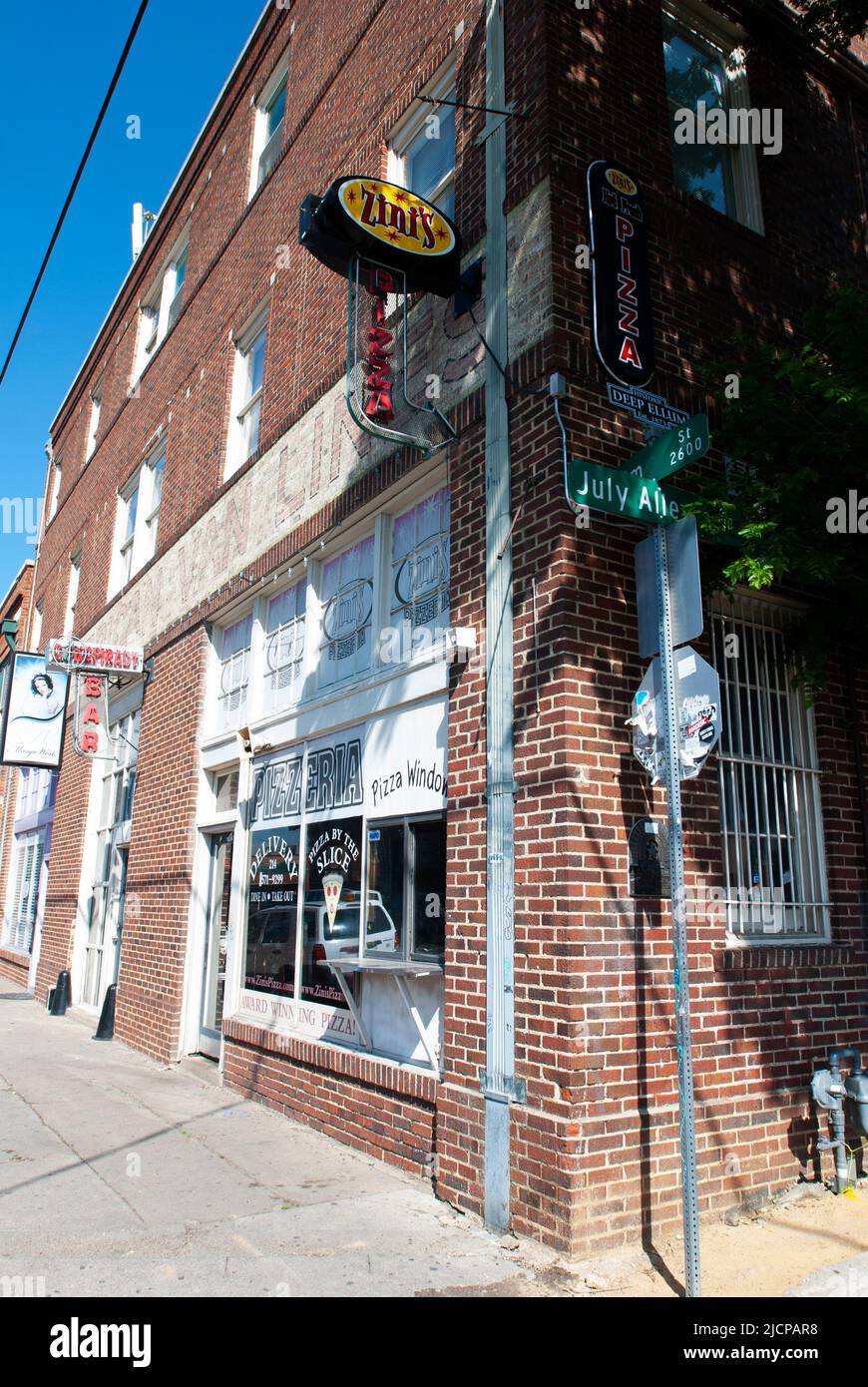 Deep Ellum Area de Dallas, Texas: Zini's Pizzeria ca. 2013 Banque D'Images