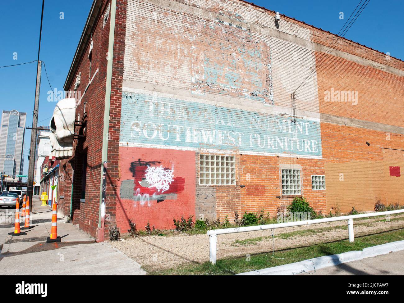 Deep Ellum Area de Dallas, Texas : maison hantée unique avec un grand crâne à l'avant du bâtiment Banque D'Images