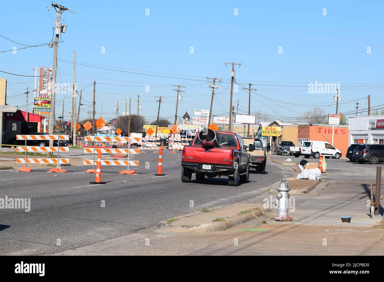 Circulation dans une zone de construction sur Irving Boulevard à Irving, Texas Banque D'Images