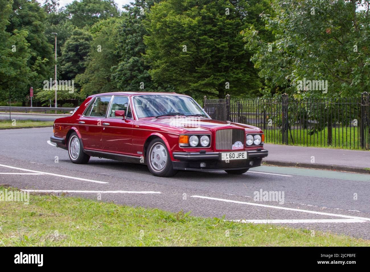 1994 90s années quatre-vingt dix rouge Bentley Brooklands 6750cc essence 3 vitesses automatique; automobiles présentées pendant la 58th année de l'Assemblée de Manchester à Blackpool Touring pour les voitures de vétérans, vintage, Classic et chérités. Banque D'Images