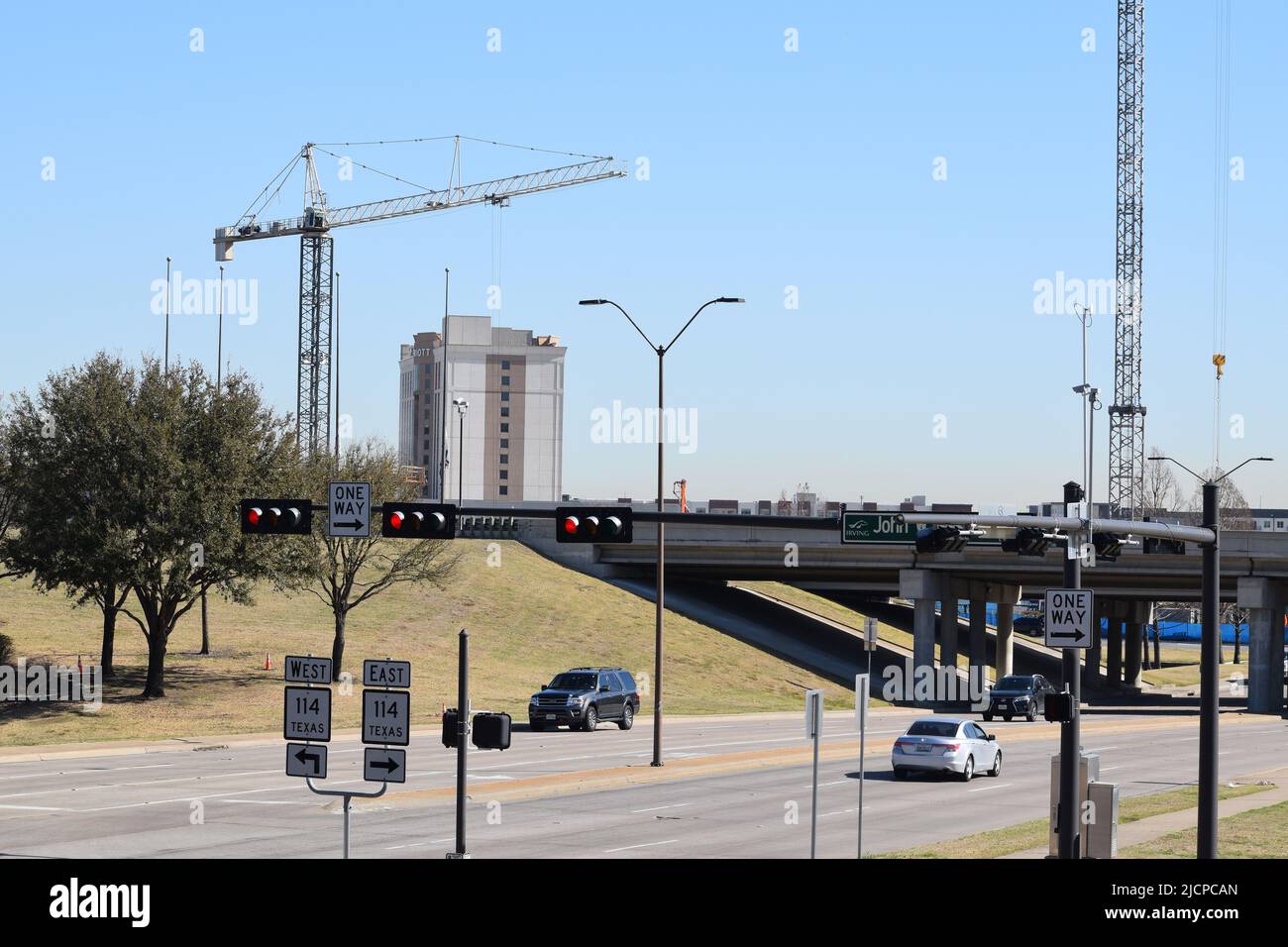 Grandes grues de construction dans la région de Las Colinas d'Irving, Texas Banque D'Images