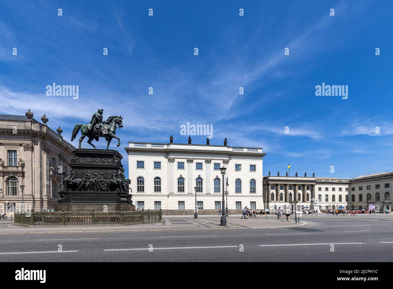 Statue de Frederick le Grand et Université Humboldt, Unter den Linden, quartier historique de Mitte, Berlin, Allemagne Banque D'Images